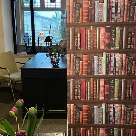 De La Ruine Bed & Breakfast 2*